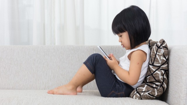 4 Ciri Anak Kecanduan Gadget dan Cara Mengatasinya