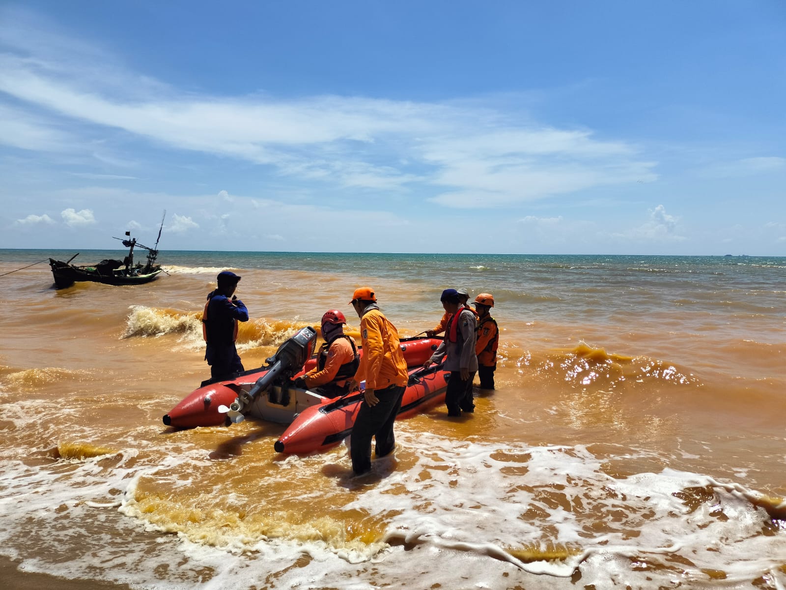 Nelayan Tuban Hilang Perahu Terombang Ambing Di Lautan