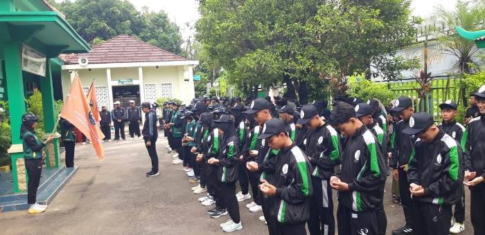Berangkatkan Kontingen ke Porseni Madrasah se Jawa Timur di Jember, Begini Pesan Kepala Kemenag Tuban