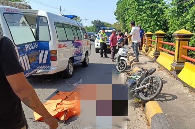 Dump Truk Salip dari Kiri di Jenu Tuban, Pemotor Tewas di Tempat