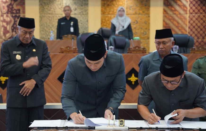 DPRD Tuban Resmi Setujui KUA-PPAS Perubahan 2025, Ketua Dewan Pimpin Paripurna Penandatanganan