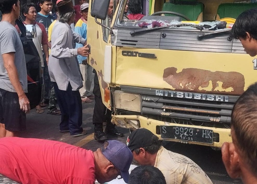 Kurang Hati-Hati Saat Putar Balik, Lansia Tewas dalam Kecelakaan di Tuban