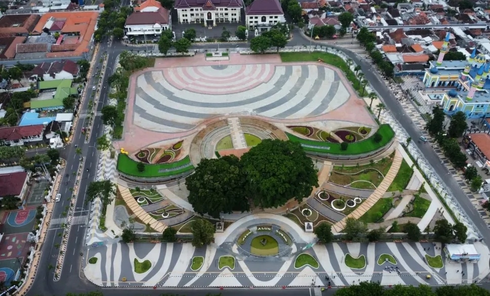 Relokasi Alun-Alun Tuban, PKL Tak Seharusnya Jadi Korban