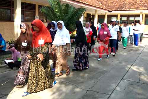 Calon Jemaah Haji Tuban Jalani Tes Kebugaran