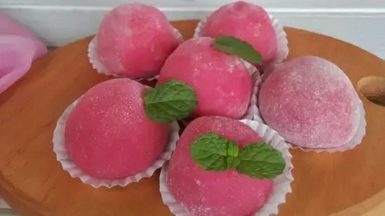 Resep Mochi Buah Naga dengan Isian Uti Kelapa