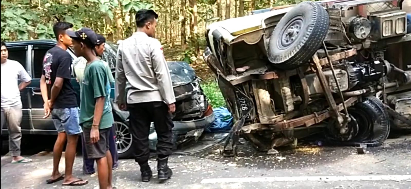 Truk Rem Blong Tabrak Mobil di Tuban, Kerugian Rp10 Juta