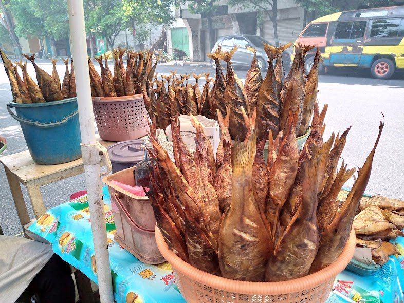 Pilihan Ikan Asap Berkualitas untuk Oleh-oleh Lebaran di Tuban