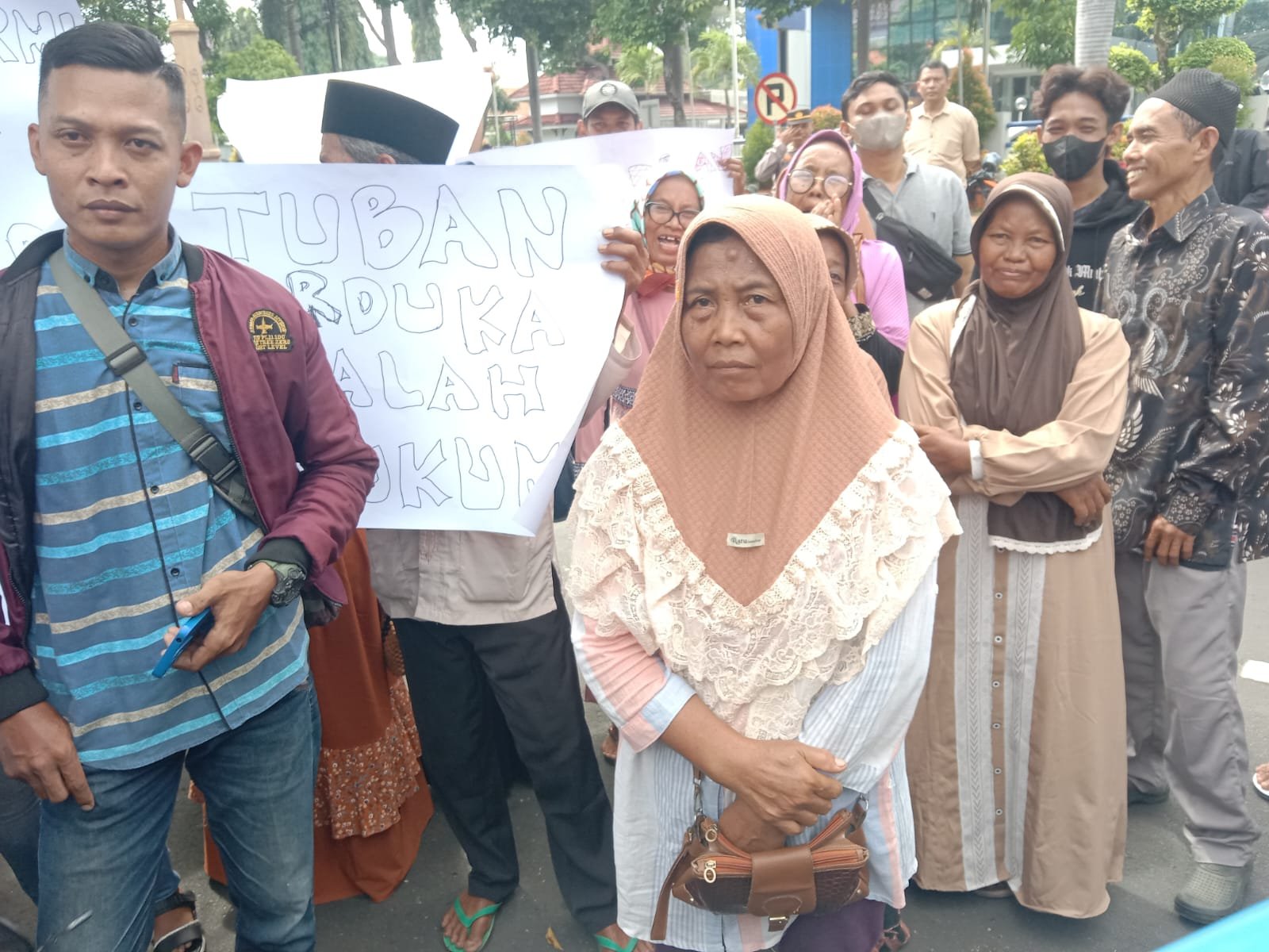 Aksi Mahasiswa dan Masyarakat Desak Pembebasan Darmi di Tuban