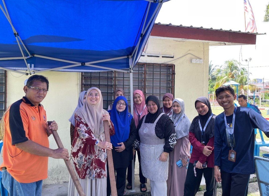Mahasiswa KKN UNIDA Gontor Ikut Berbagi di Malaysia