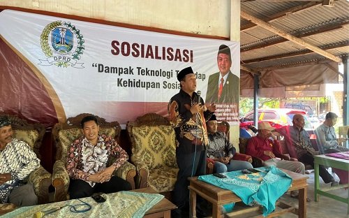 Anggota DPRD Jatim Budiono Ajak Warga Perunggahan Kulon Hati-hati Bermedia Sosial
