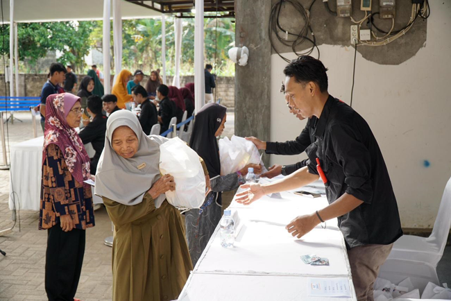 Peduli, Pertamina Patra Niaga Gelar Pasar Murah Sembako di Tuban