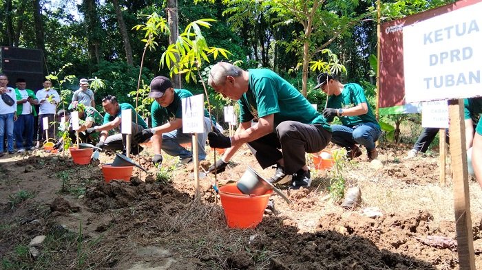 Gelar Festival Alam Lestari, RPS Tanam Pohon dan Tebar Puluhan Ribu Benih Ikan