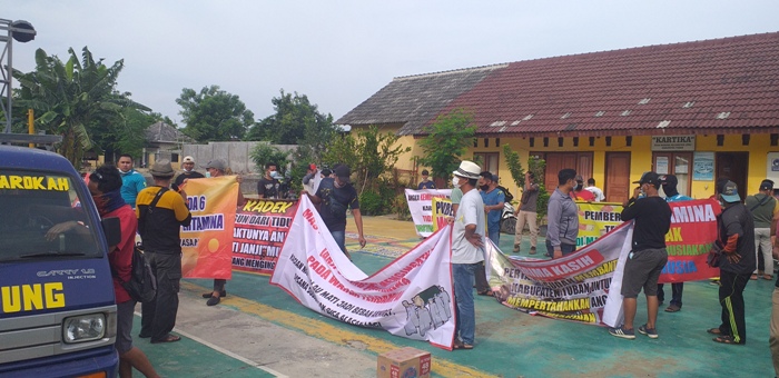 Massa Demo di Kilang GRR Tuban Mulai Berdatangan