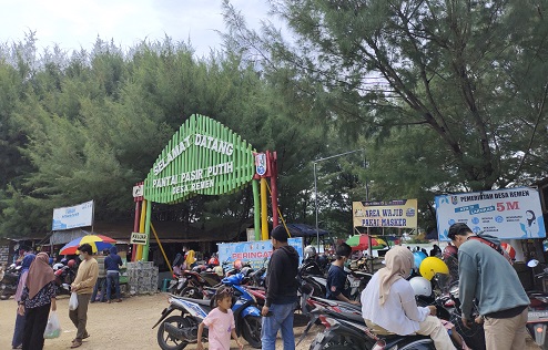 1500 Orang Kunjungi Pantai Pasir Putih Remen Tuban Saat Libur Tahun Baru