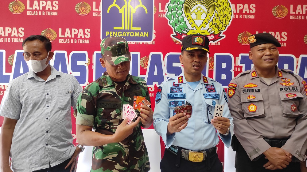 Razia Lapas Kelas II B Tuban, Petugas Malah Temukan Barang-barang Unik