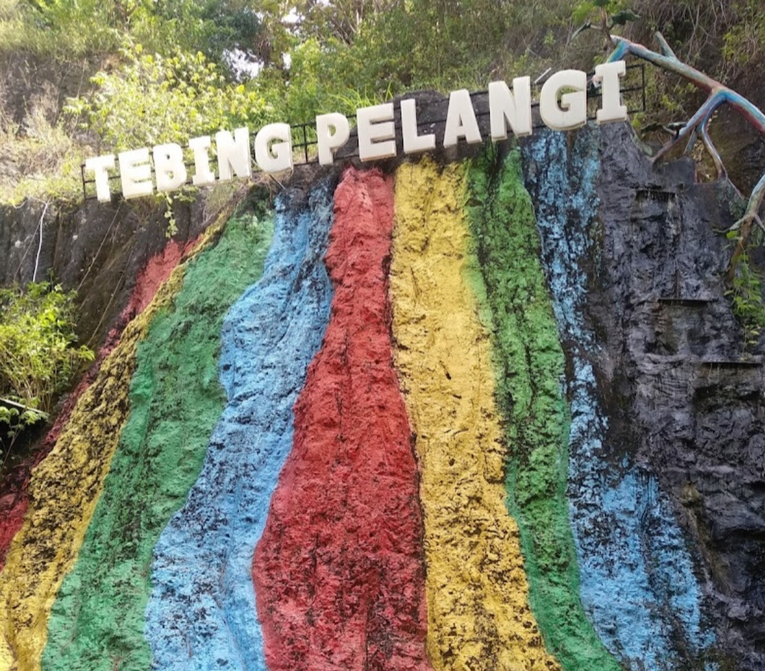 Spot Foto Kece di Tebing Pelangi Tuban untuk Feed Instagram