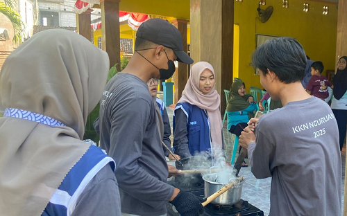 Mengubah Sampah Menjadi Harapan: Pelatihan Ecopaving Bersama Ibu-ibu PKK di Desa Nguruan Tuban