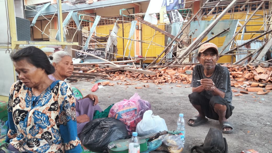 Dua Warga Luka Tertimpa Reruntuhan Atap Pasar Sore Tuban
