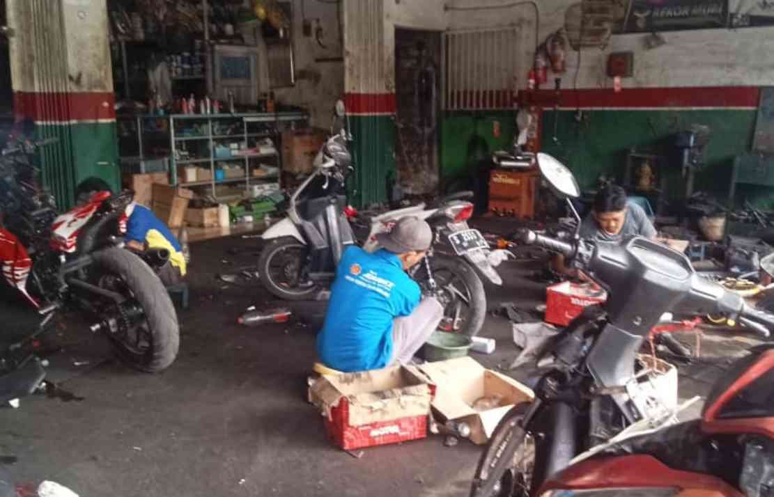 Bengkel Mitra Pertamina di Tuban Ramai Layani Motor...