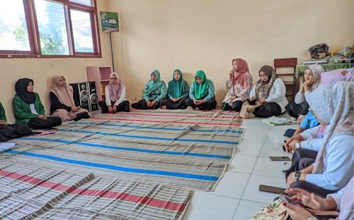 Belajar Jadi Pendidik Sejak Dini, Mahasiswa IAINU Tuban...