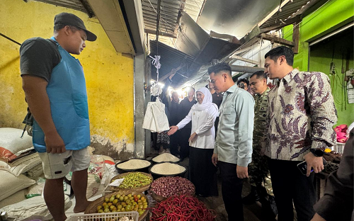 Kunjungi Tuban, Wapres Tinjau Proyek Industri hingga Pasar...