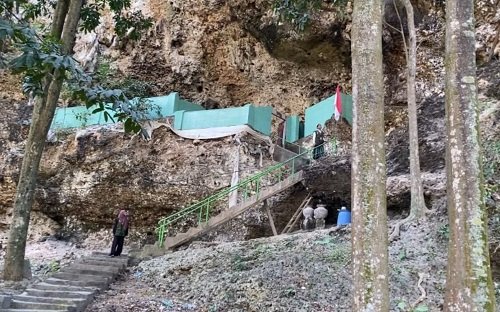 Menyusuri Goa Gembul, Petilasan yang Diyakini Jadi Tempat...