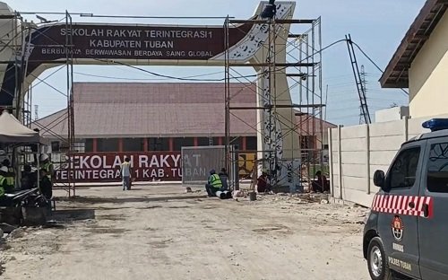 Dibanggakan Negara, Upah Pekerja Proyek Sekolah Rakyat Tuban...