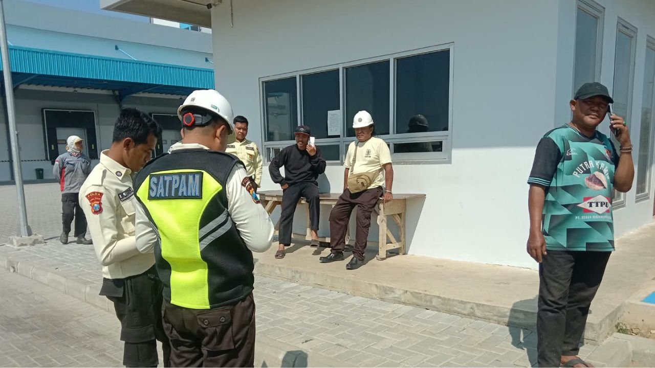 Diduga Limbah Bocor, Warga Socorejo Tuban Keluhkan Bau...