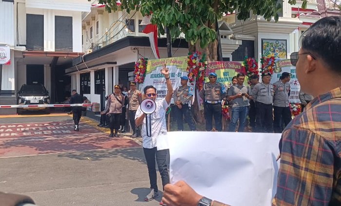 Stafnya Ancam Laporkan Wartawan, Kantor Kejari Tuban Digeruduk