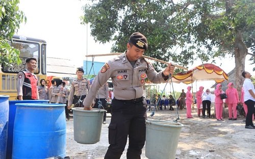 Sejak April Tak Hujan, 88 Ribu Liter Air...