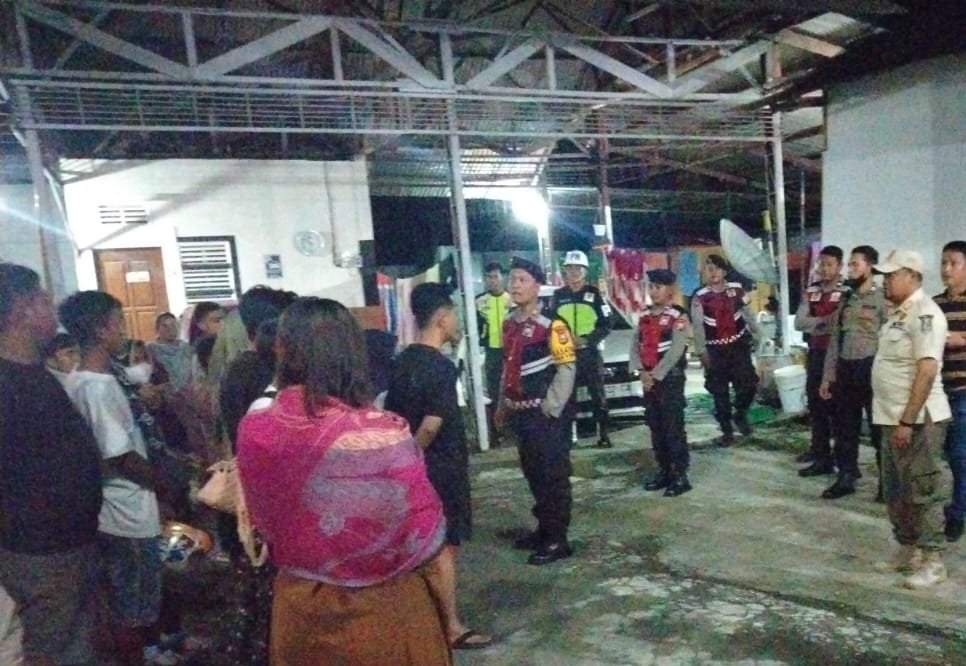 Razia Malam di Tuban, Penyidik Amankan 12 Pasangan Mesra dan 1 Botol Minuman Oplosan