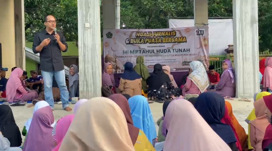 Ngabuburit Edukatif Bareng IJTI, Siswa MI Miftahul Huda Semanding Tuban Diajari Jadi Youtuber dan Jurnalis Cilik