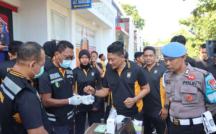 Polres Tuban Periksa Urine Anggota Satresnarkoba, Hasilnya Negatif