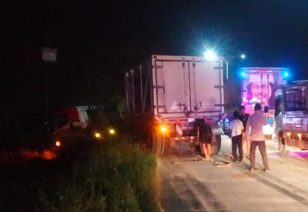 Ring Road Tuban Makin Parah Picu Truk Muatan Gas Terjun ke Sawah