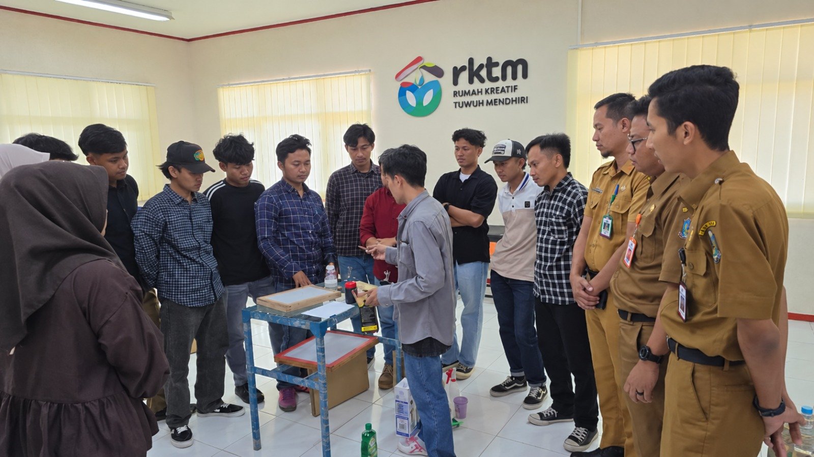 ‎Bidik Peluang Ekonomi Kreatif, Warga 6 Desa Ring...