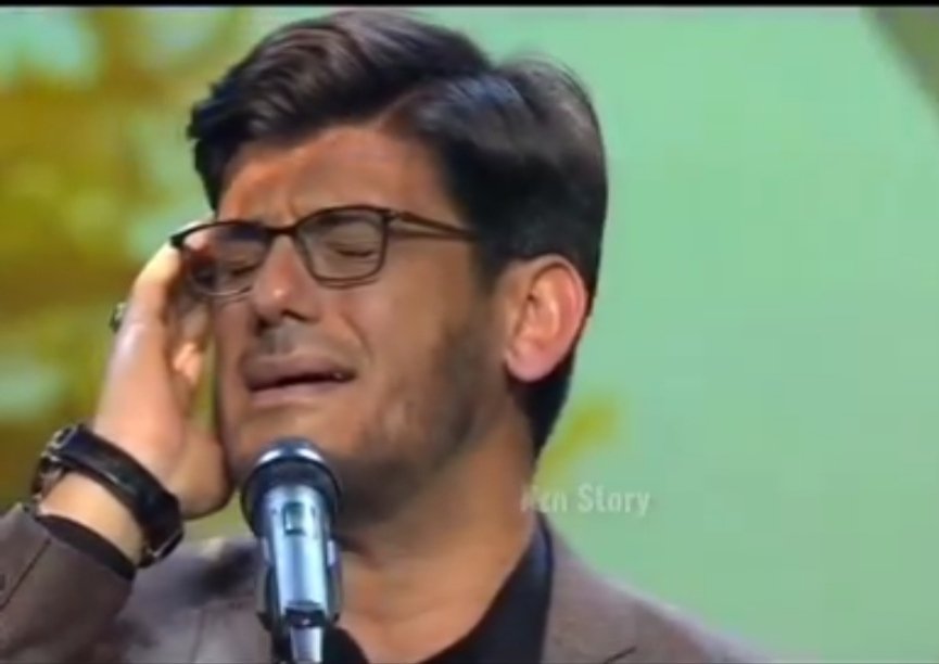 Hukum Azan dan Iqamah Dilakukan oleh Orang Berbeda