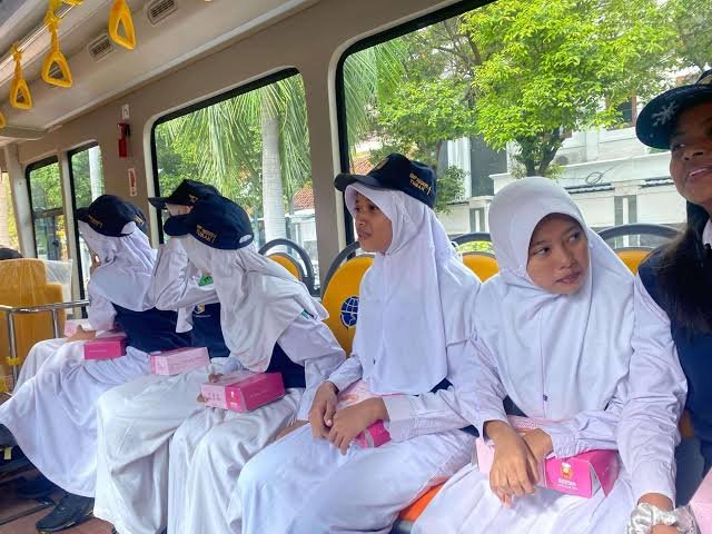 Mengurangi Putus Sekolah dengan Bus Gratis di Tuban