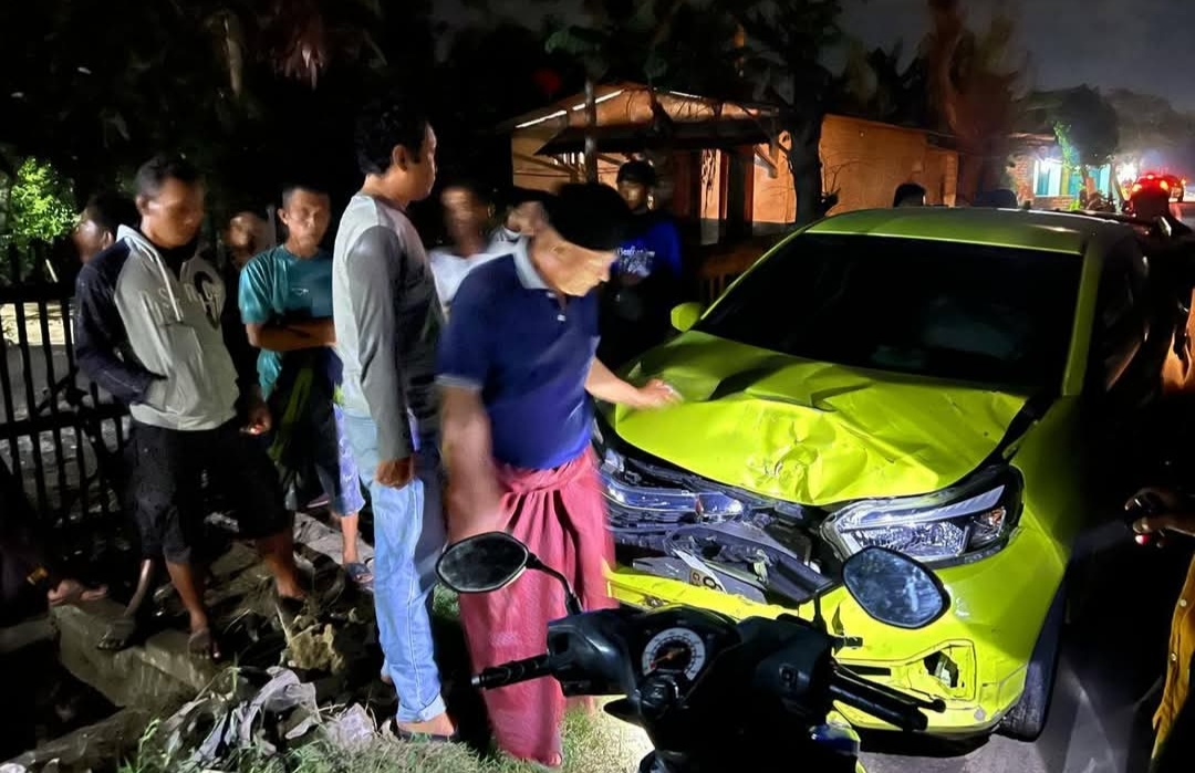 Belok Mendadak, Pengendara Vario Tabrak Brio di Bancar Tuban