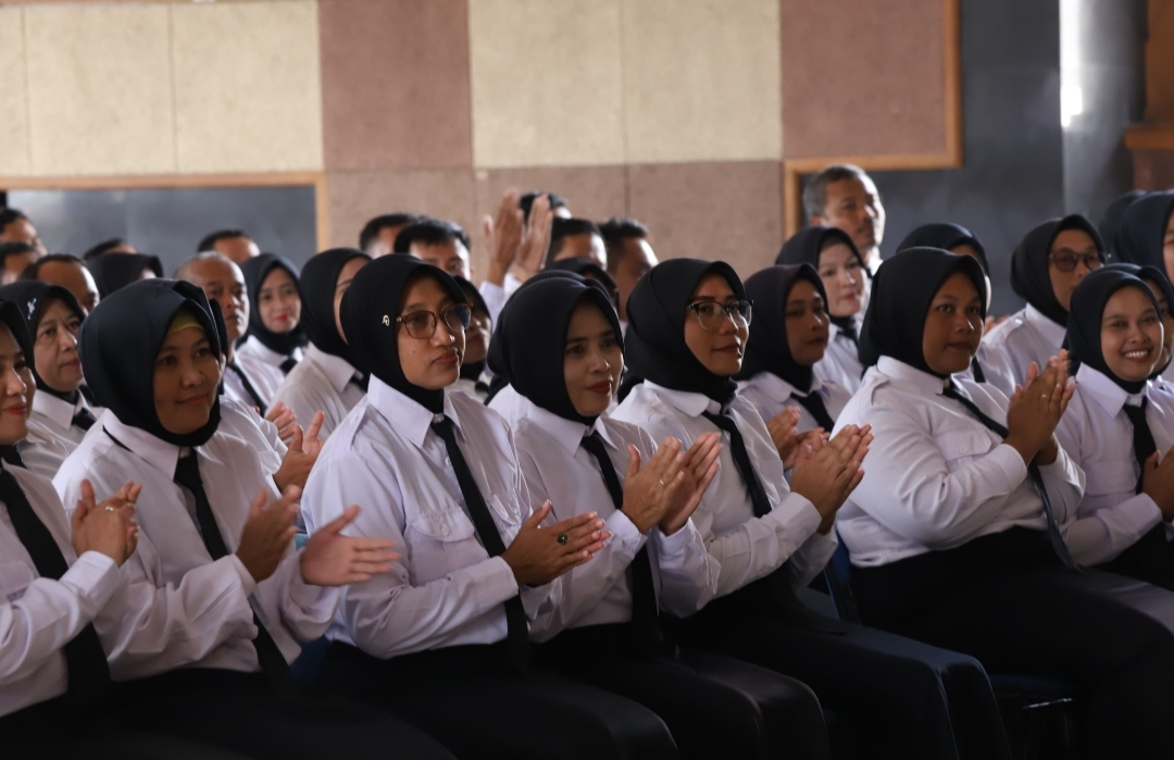 Mas Lindra Serahkan SK ke 517 ASN PPPK Tuban: Jabatan Itu Amanah, Bukan Sekadar Status