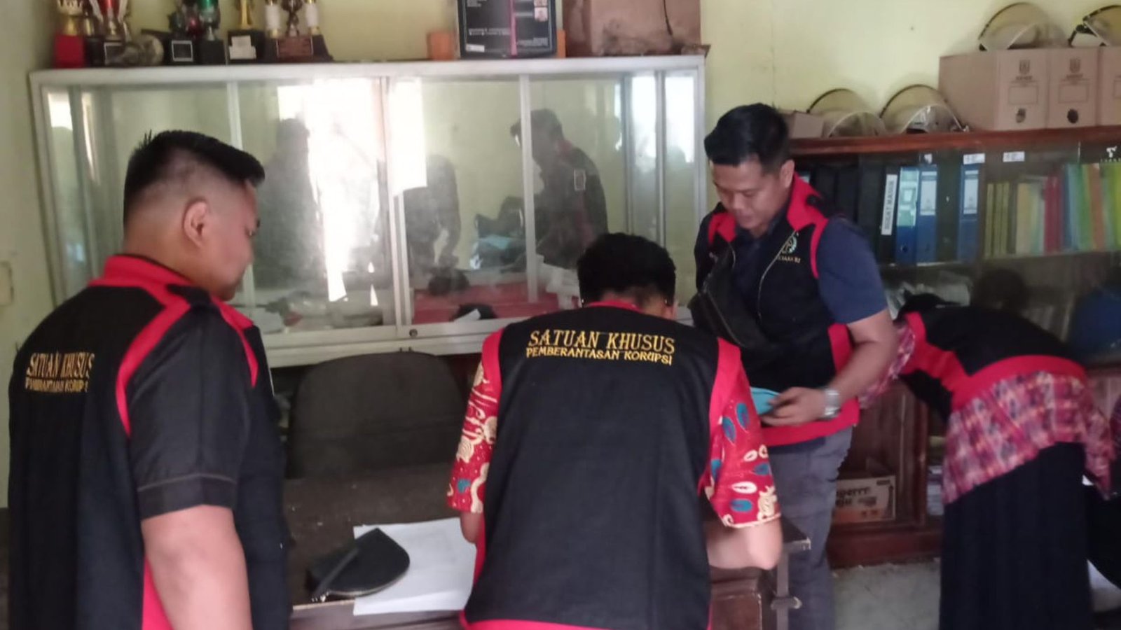 Kejari Tuban Geledah Kantor Desa Bunut, Angkut Tumpukan Dokumen “Panas" Proyek Sumur Bor