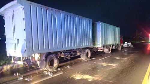Pemotor Muda di Jenu Tewas Tabrak Truk Gandeng yang Berhenti