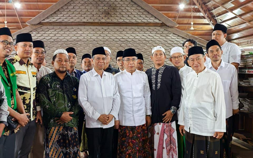 Gus Yahya Ziarah ke Makam Sunan Bonang Jelang Hari Santri Nasional 2025