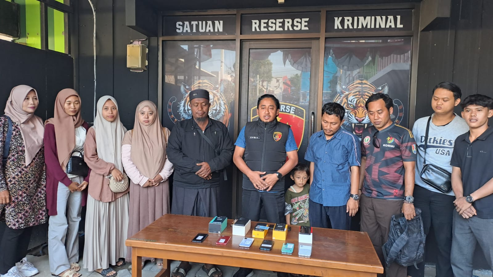 Buru Hingga ke Bali dan Pekalongan, Kini 11 HP Warga Tuban yang Hilang Dikembalikan Secara Gratis